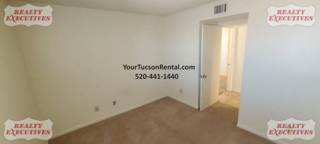 Building Photo - 22nd & Kolb Area Condo - Upstairs unit in ...