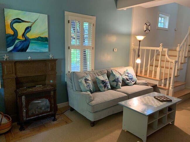 Building Photo - Charming 1BR House in Shelton