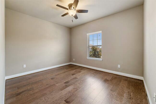 Building Photo - 16910 Canosa Dr