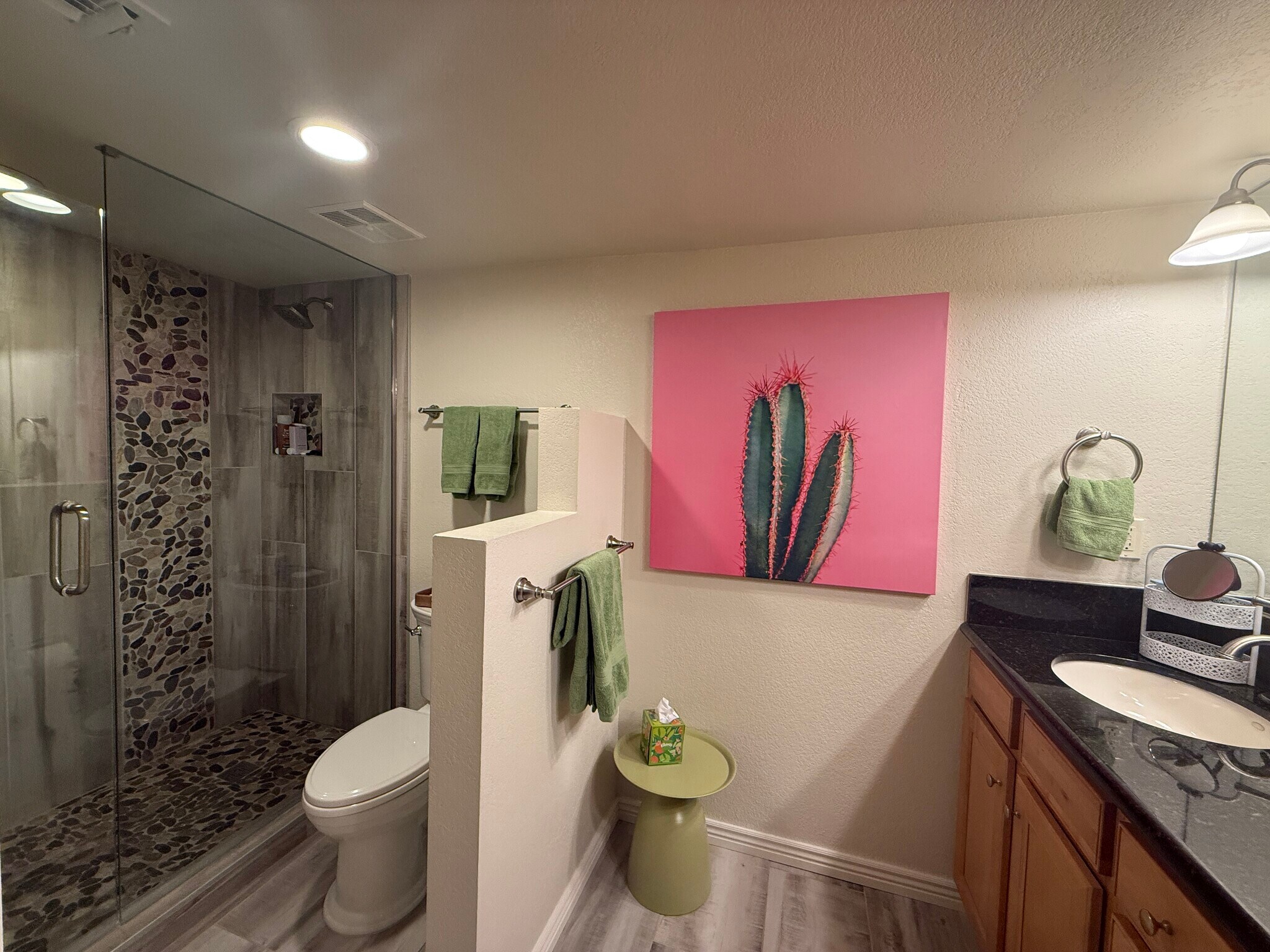 Cactus Room - 12212 N Paradise Village Pky S