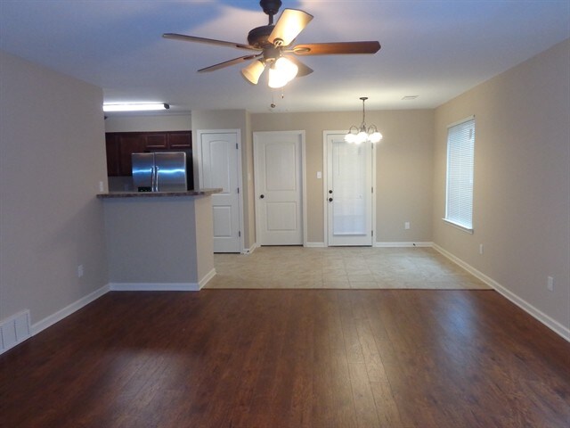 Building Photo - 10249 Sterling Ridge Dr