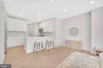 Building Photo - 606 Parker Blvd