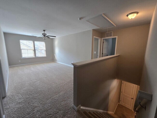 Building Photo - 271 River Oak St