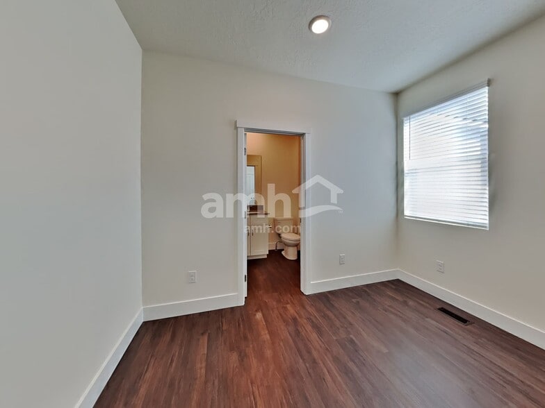 Building Photo - 10067 W Raleigh St