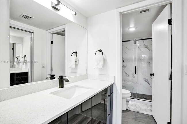 Building Photo - 9901 Westview Dr