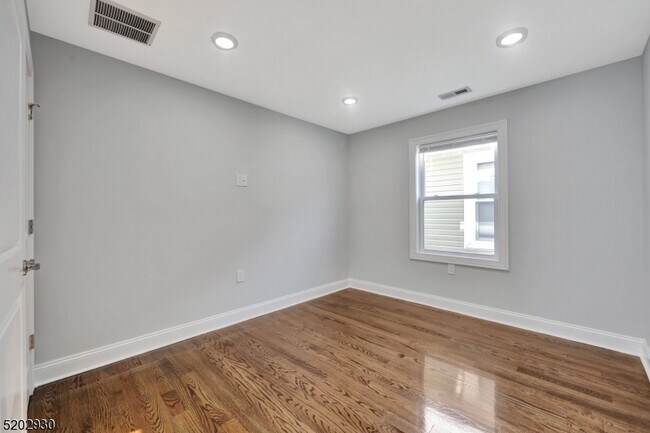 Building Photo - 126 N 15th St