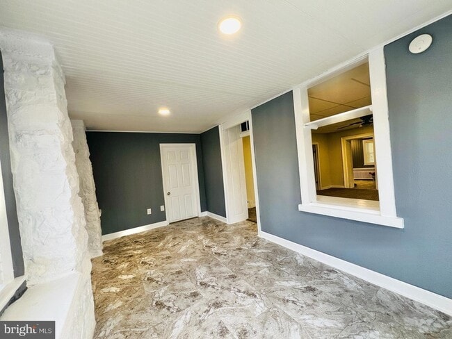 Building Photo - 288 Hoffmansville Rd