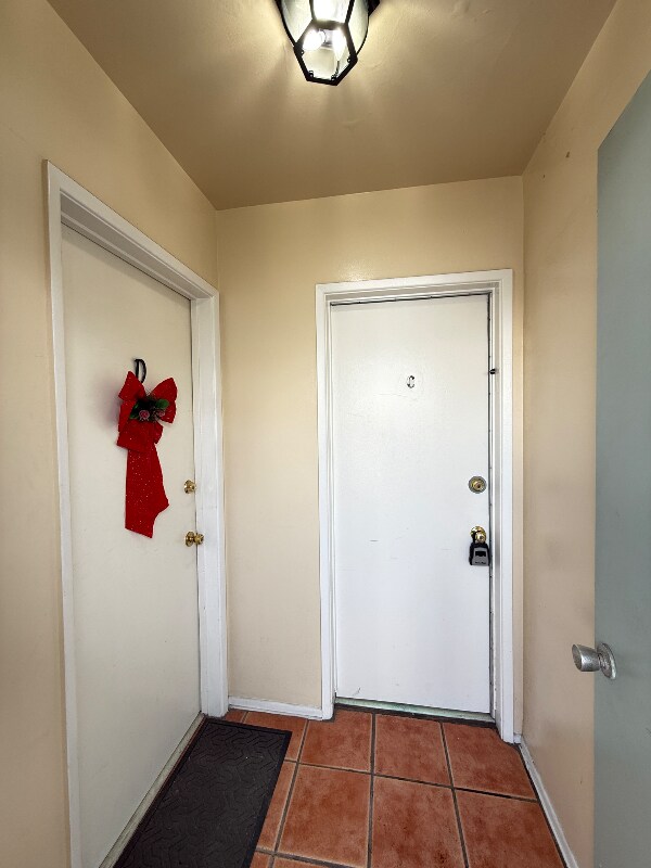 Building Photo - 240 S Reeves Dr