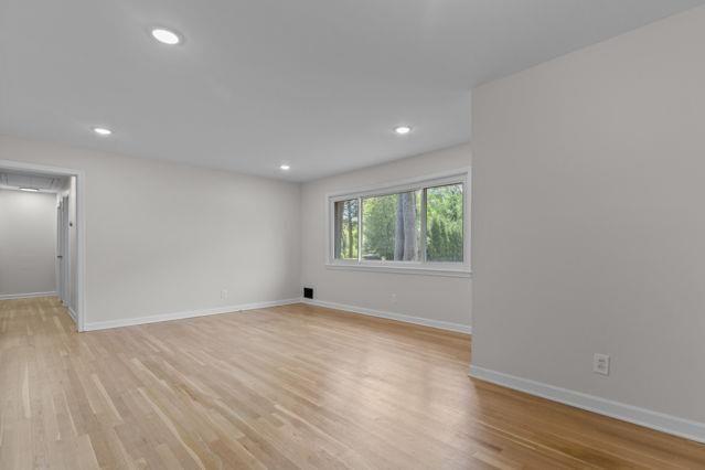 Building Photo - 8 Larose Dr SW