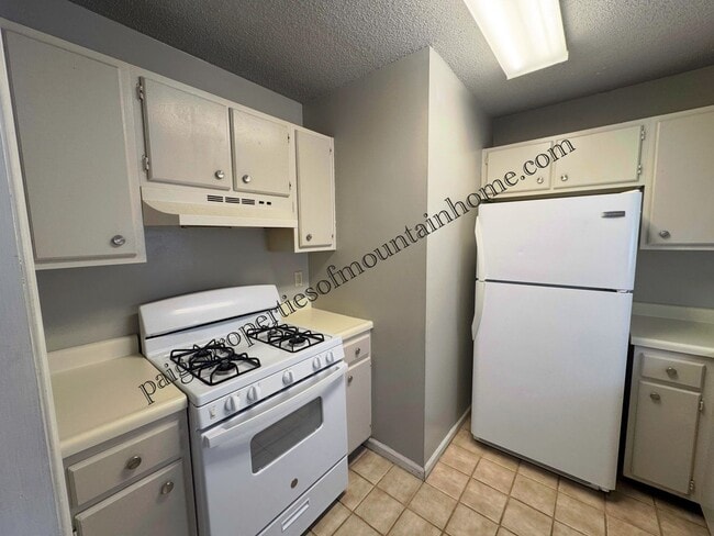 Building Photo - 605 Cooper Estates Dr