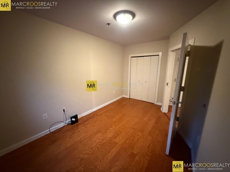 Building Photo - 534 Commonwealth Ave