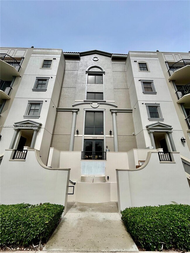 Building Photo - 1650 Galiano St