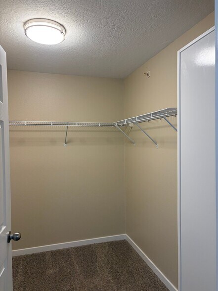 Building Photo - 1365 S Scenic Ave