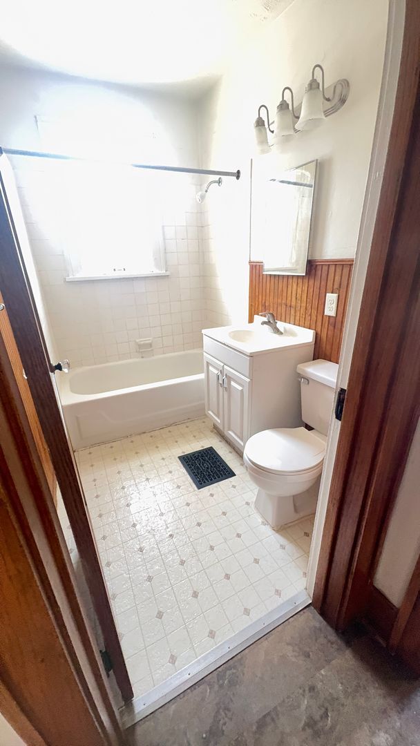 Building Photo - 3+ bedroom, 2 bath in south Lincoln