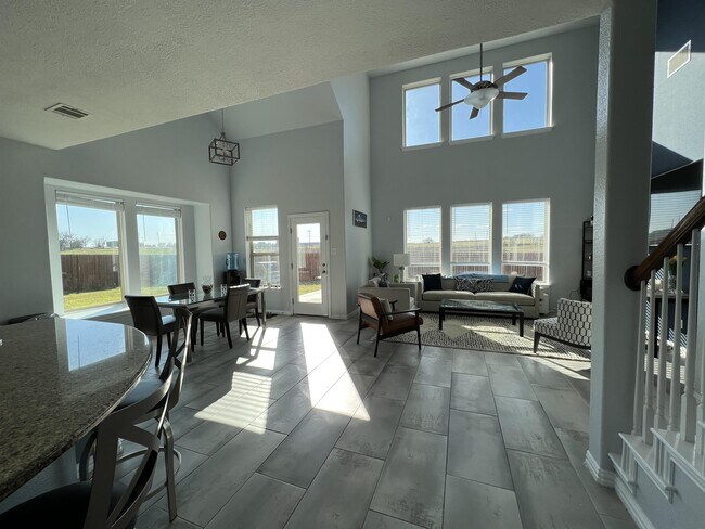 Building Photo - 200 Hot Spring Valley