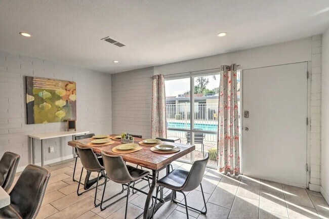 Building Photo - 7720 E Heatherbrae Ave