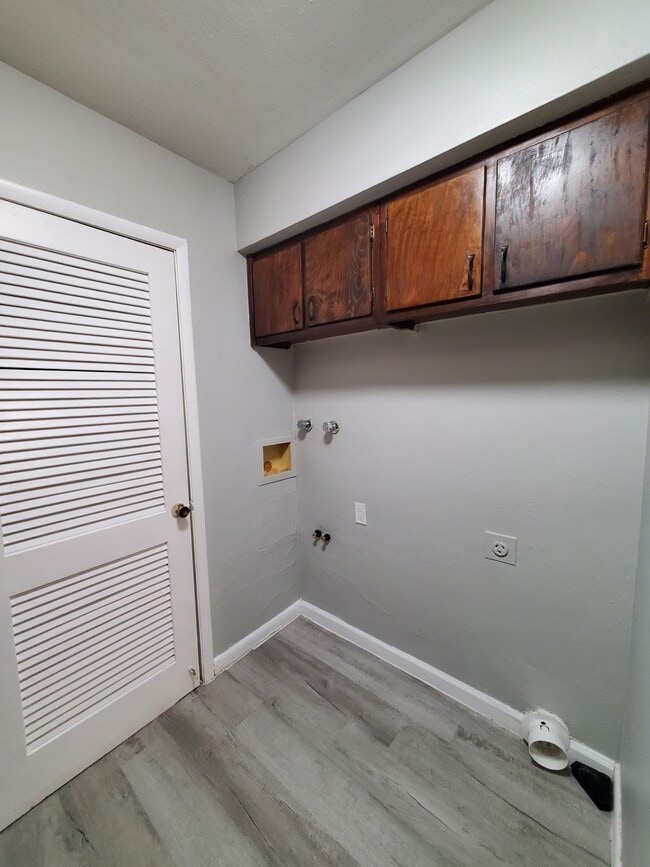 Building Photo - 706 N Broadway St