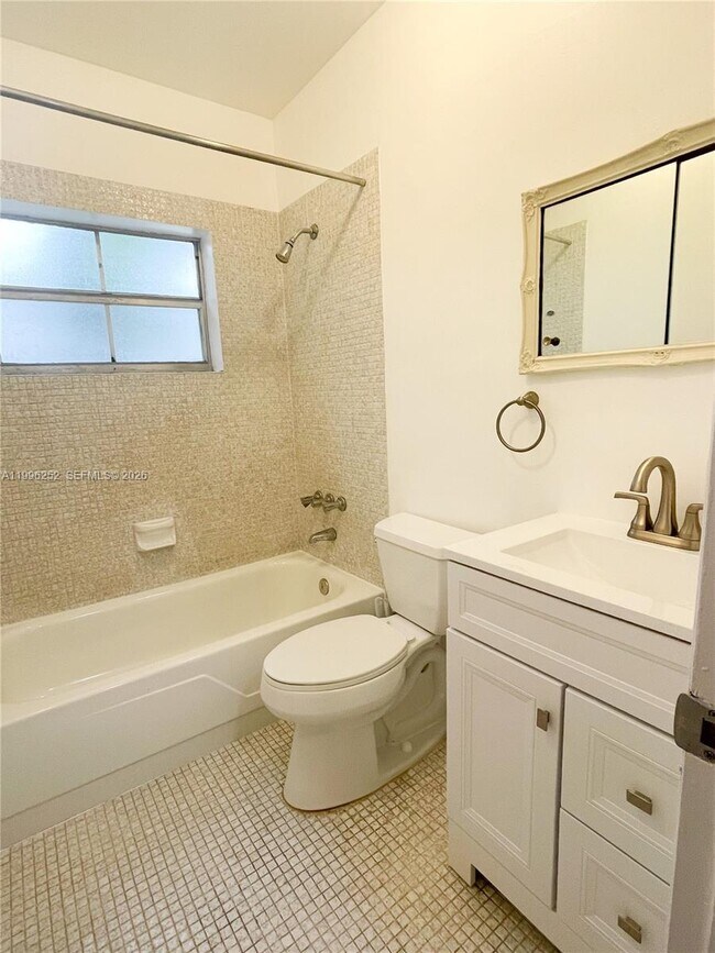 Building Photo - 16924 SW 112th Ct