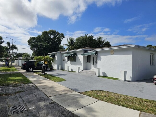 Building Photo - 520 NW 30th Ave