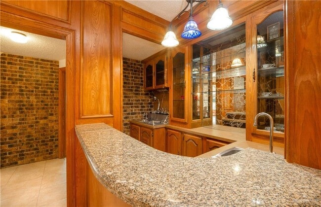 Building Photo - 36 Neuhaus Dr