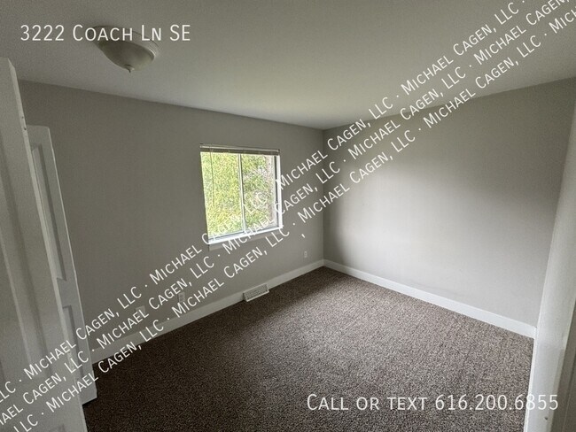 Building Photo - 3222 Coach Ln SE