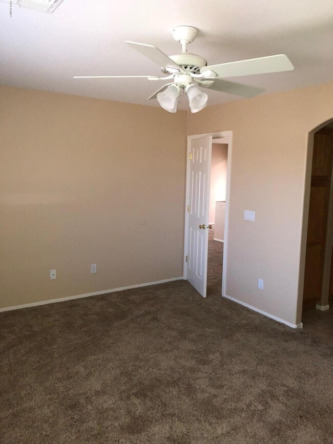 Building Photo - 22821 W Cantilever St