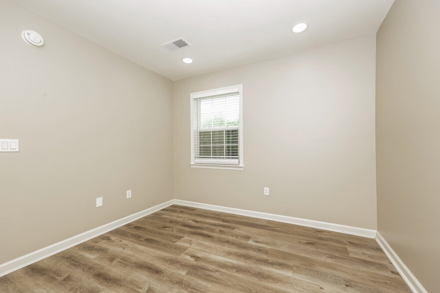 Building Photo - 1327 Cason Ln