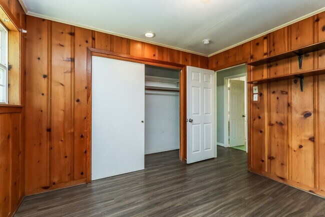 Building Photo - 608 Hilliard St