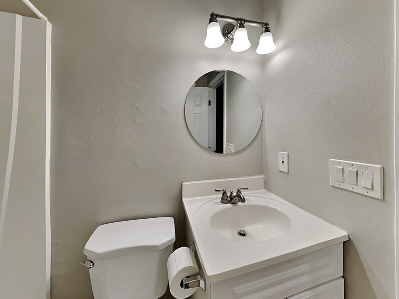 Building Photo - 2205 Oakrill Ct