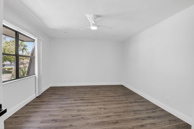 Building Photo - 717 NW 29th Ave