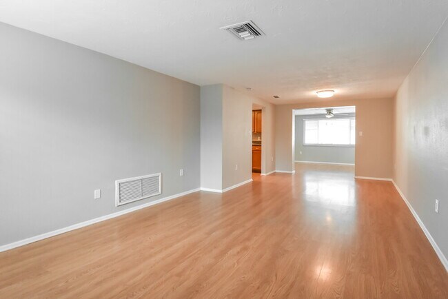 Building Photo - 5633 Mirada Dr