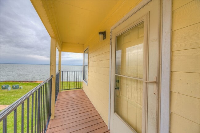 Building Photo - 445 Carolcrest Ln