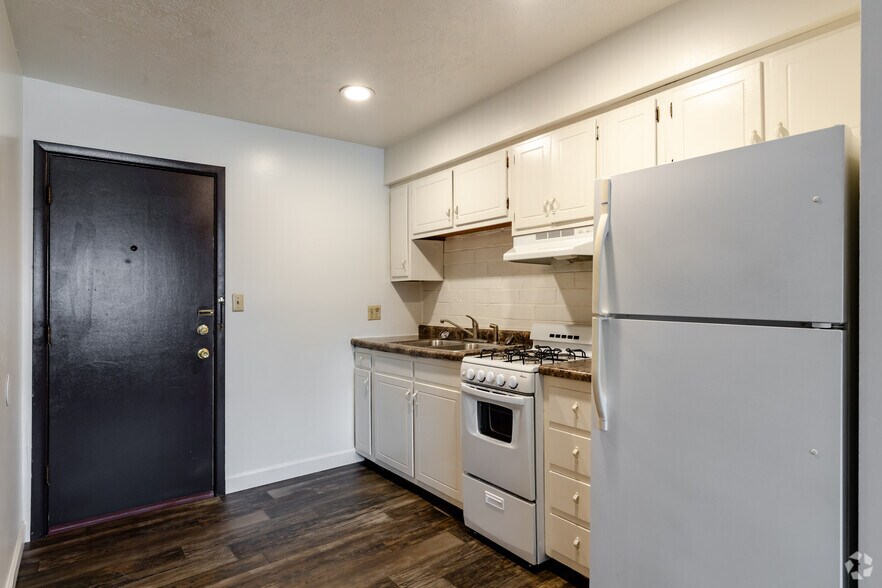 Pinecrest Apartments 515 Greenbriar Normal IL 61761 Apartment Finder