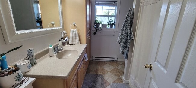 Building Photo - 3 Bedroom Single Floor House