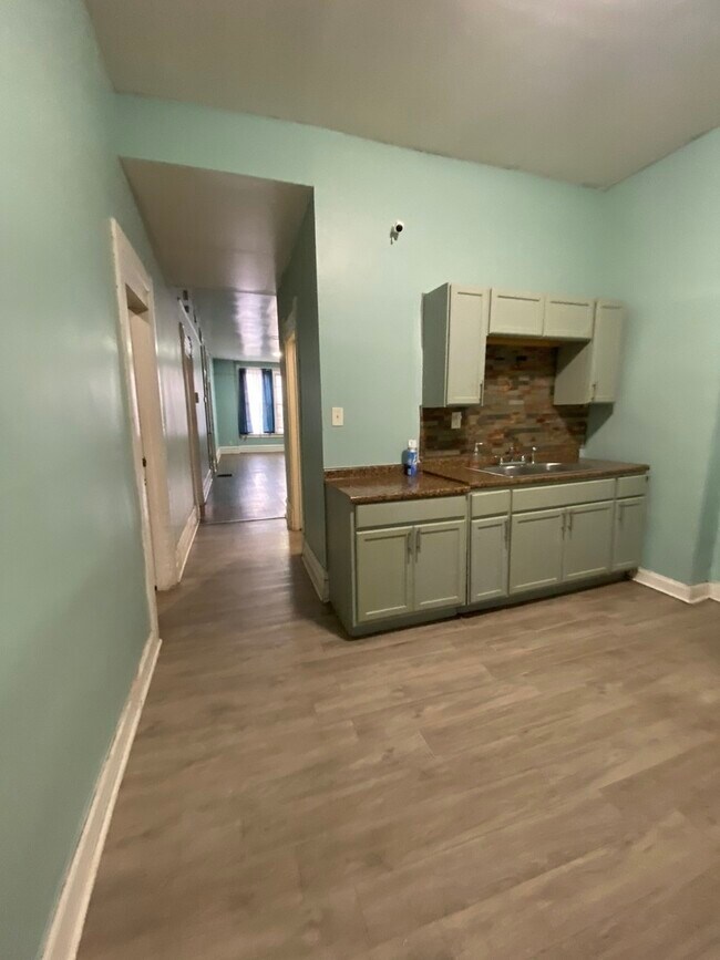 Building Photo - 6618 S Marquette Rd