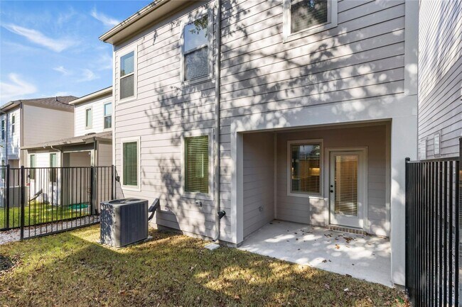 Building Photo - Brand-New 2025 Home in Gated Community Near Downtown Dallas