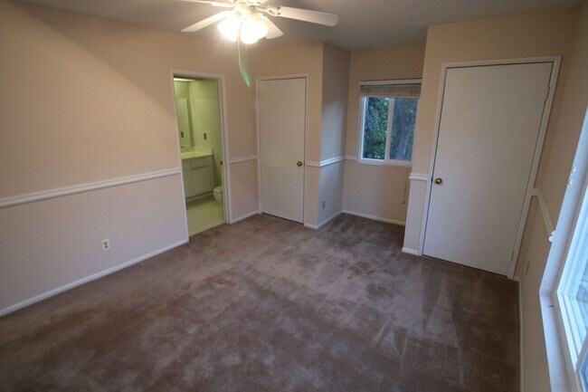 Building Photo - Refurbished Cape Cod Townhome – 2 Master B...
