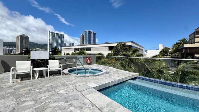 Building Photo - 2 BED/2 BATH FURNISHED UNIT AT HIGHLY DESI...