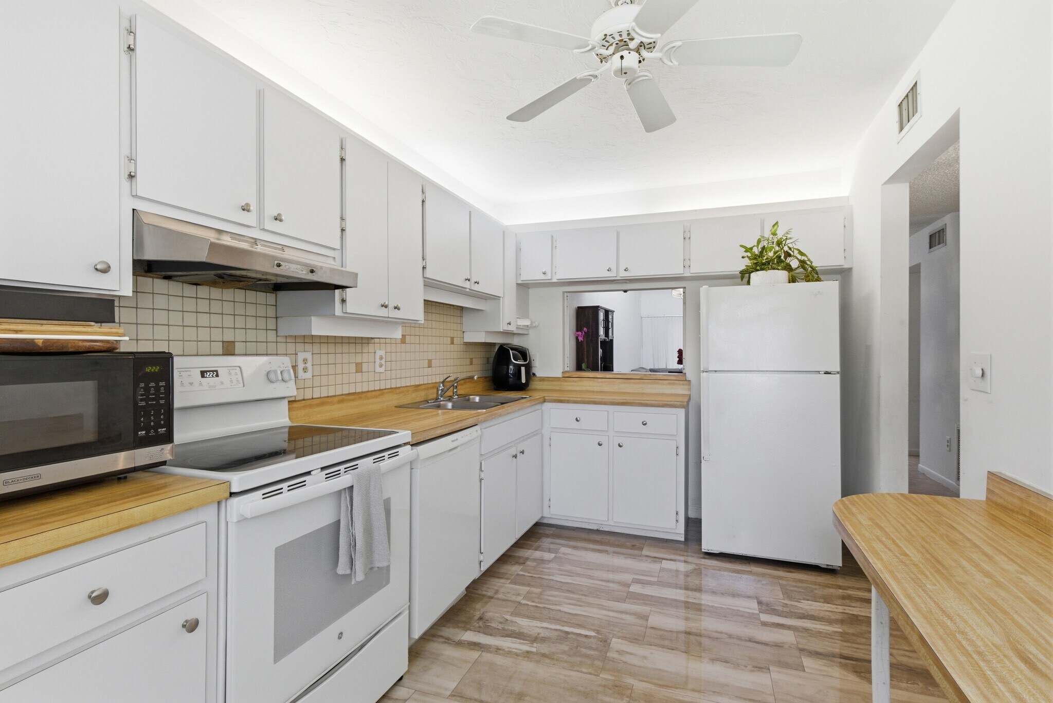 Building Photo - 1628 Clower Creek Dr