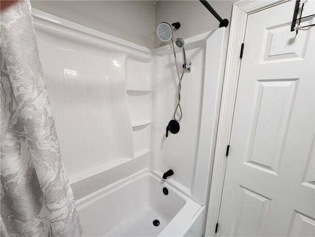 Building Photo - 198 Sunbury St