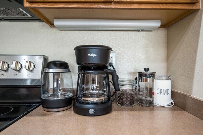 Building Photo - 2711 Sunrise Point Rd