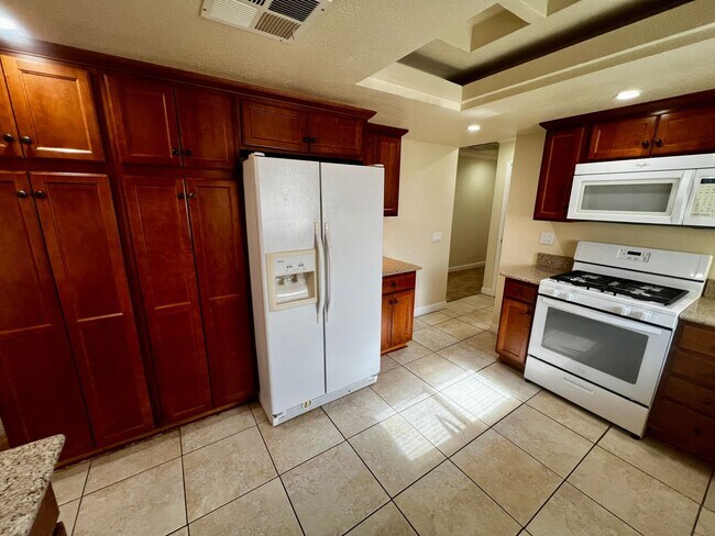 Building Photo - 74071 Playa Vista Dr