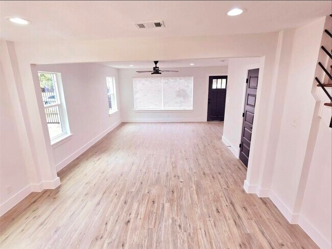 Building Photo - 2105 Sheridan St