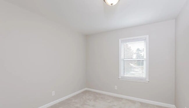 Building Photo - 631 Hurley Rd