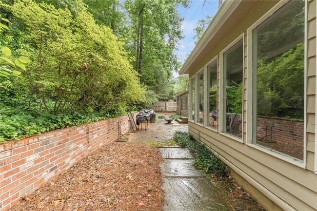 Building Photo - 2986 Mornington Dr NW