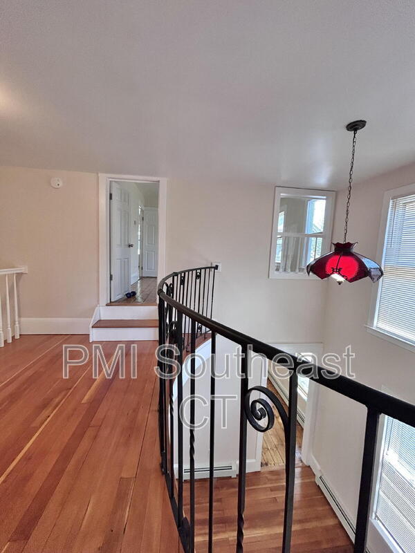 Building Photo - 32 Starr St