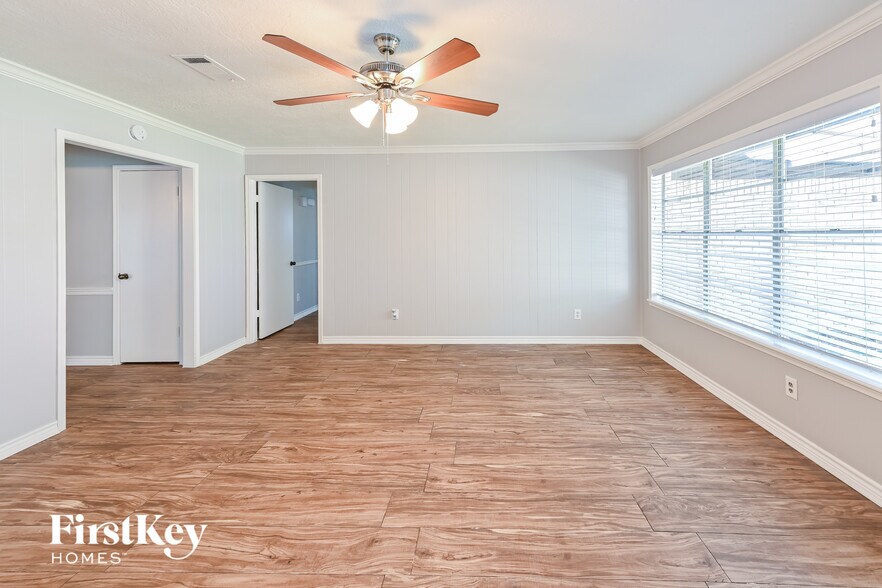 Building Photo - 11907 Cedarcliff Dr