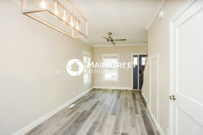 Building Photo - 2 Bedroom Pet-Friendly Home in St. Petersburg, FL with Main Street Renewal