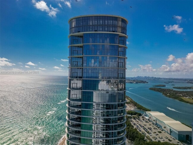 Building Photo - 15701 Collins Ave