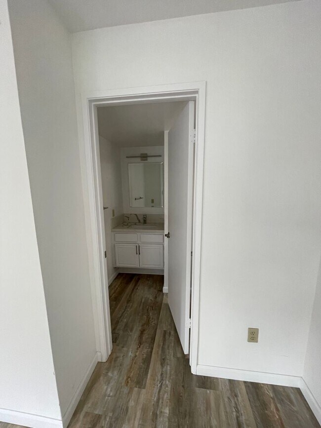 Building Photo - Absolutely stunning remodeled 3 bedroom 2 and half bathroom home in the heart of Mira Mesa!